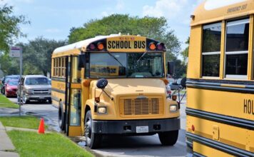 Czy pracodawca może mnie zwolnić przez telefon?